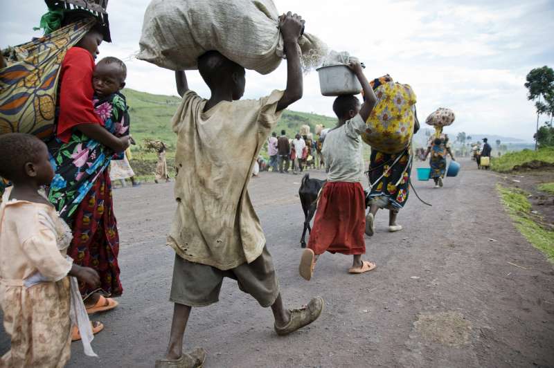 Democratic Repubic of Congo ( DRC ) / Thousands flee the IDP site and surrounding area in Kibati, north Kivu, Democratic Republic of Congo (DRC) on Friday, November 7, 2008.  Gunfire was heard near the IDP site causing a panic leaving a steady stream of IDPs heading south towards the provincial capital Goma. 