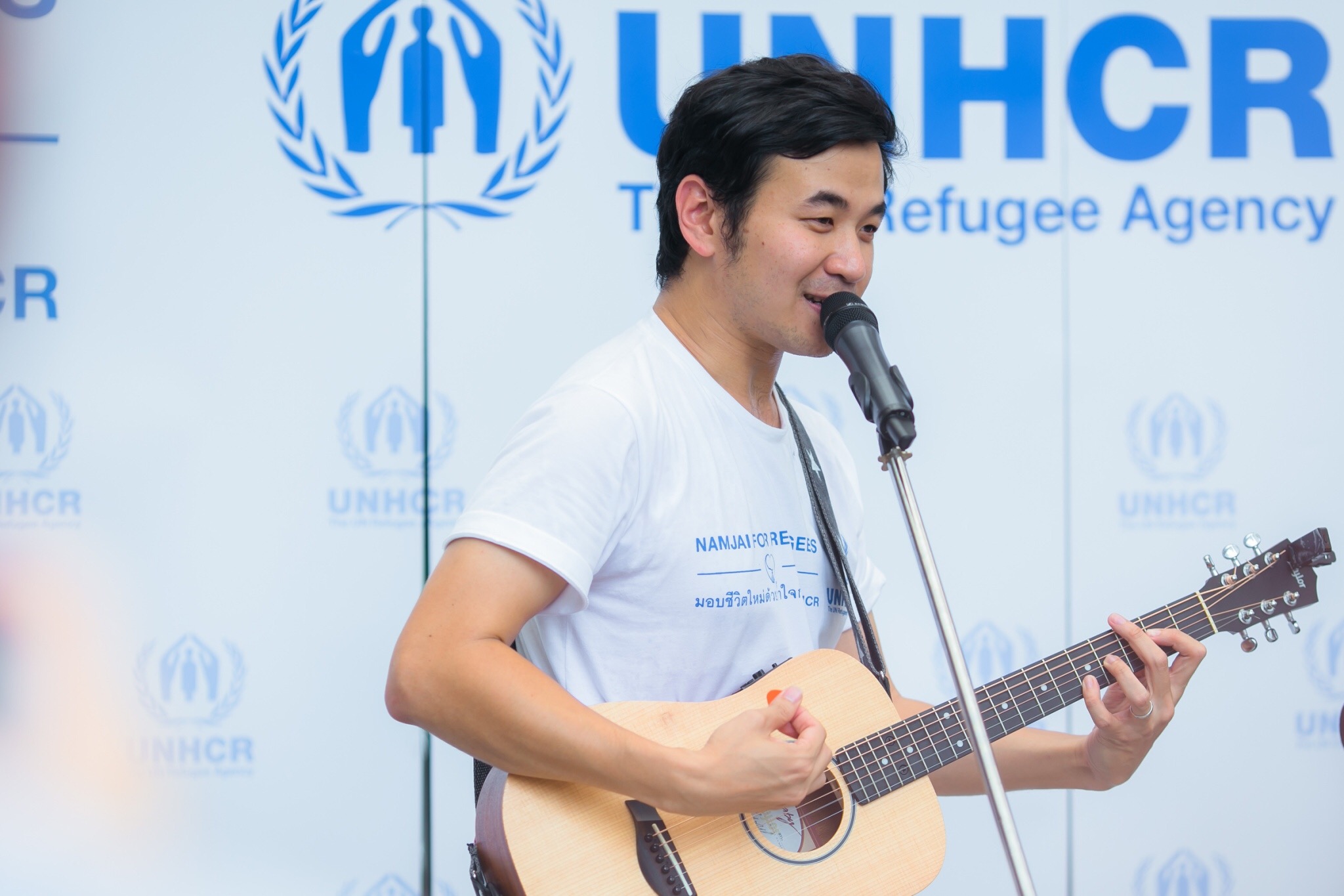 สแตมป์ อภิวัชร์ เอื้อถาวรสุข ผู้สนับสนุนที่มีชื่อเสียงของ UNHCR ร่วมภารกิจปันน้ำใจเพื่อผู้ลี้ภัยในแคมเปญ Namjai for Refugees