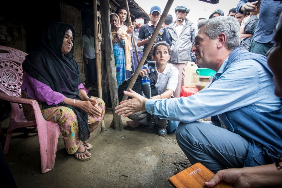 UNHCR High Commisioner Filippo Grandi meets with Masoota Hatu, 55.  © UNHCR/Roger Arnold