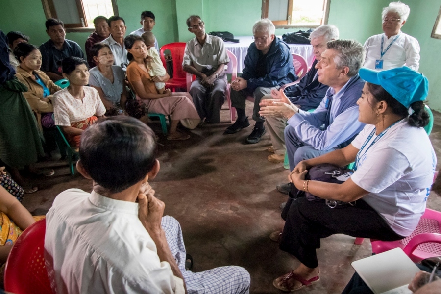 Villagers in a Rakhine village north of Maungdaw share their fears with the High Commissioner.  © UNHCR/Roger Arnold