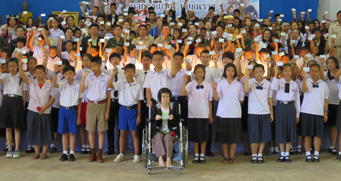 Former Stateless Children in Mae Fah Luang District, Chiang Rai, officially received their Thai national ID cards on 5 November 2015.