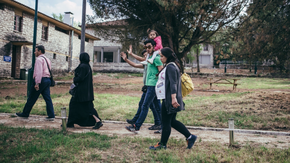 Jumaa et sa famille arrivent à Agia Eleni. 