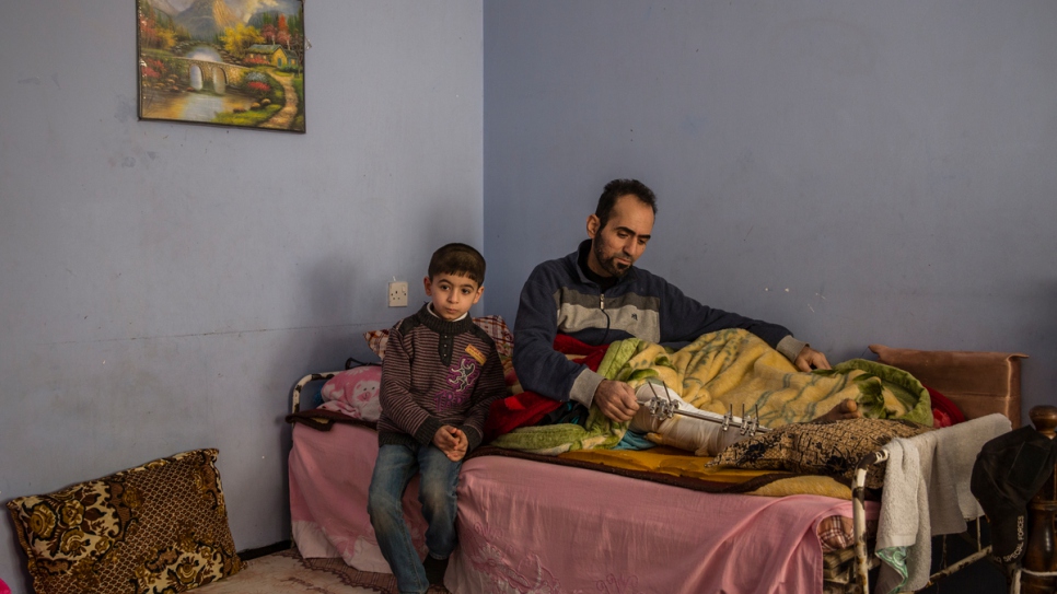 Basher Mouthaffr, un chauffeur de taxi iraquien de 42 ans vivant à Mossoul, a été blessé durant les affrontements entre les extrémistes et les forces iraquiennes qui luttent pour reprendre la ville. 