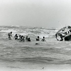 Malaysia. Arrival of a small boat with 162 Vietnamese refugees on board. The boat sank a few meters from the shore. Most of the refugees were rescued and reach the coast safely. (c) UNHCR/ K.Gaugler/ December 1978