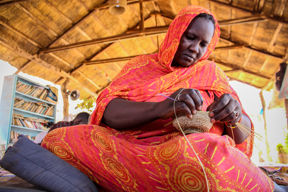 During the workshop, the refugees improve their technical and entrepreneurial skills, with the hope that their products be exported to international markets. UNHCR / Paul Absalon 