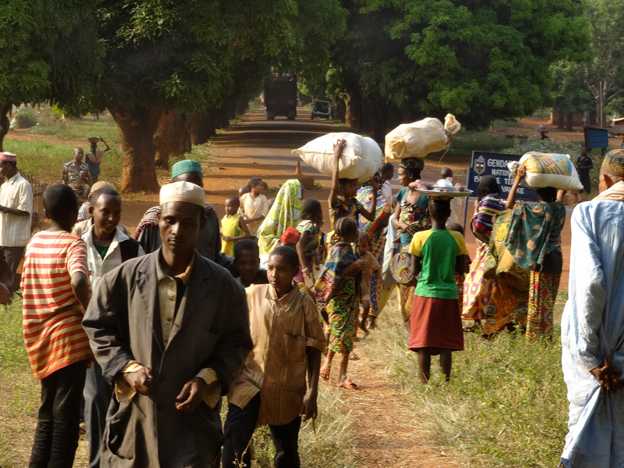 Peuhl people in Yaloke watch a truck heading to Cameroon. Following UNHCR’s mission to Yaloke on 18 December 2014, more than 90% of them wish to seek asylum in Cameroon or in Chad.