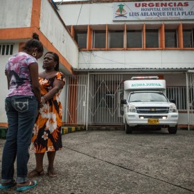 Romper el silencio: La falta de confianza en las instituciones locales y el acceso limitado a clínicas y hospitales disuade a las mujeres de denunciar los delitos y de recibir la atención médica que necesitan. Mery Medina ayuda a las mujeres en cada uno de los pasos de un proceso que puede ser angustioso. Mery cree que hablar de la violencia sexual en el conflicto es la única manera de ponerle fin. ACNUR/ J.Arredondo