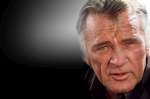 Richard Burton était considéré comme l'un des acteurs de théâtre et de cinéma les plus importants dans la Grande-Bretagne de l'après Seconde Guerre mondiale, mais un acteur qui n'a pas su exploiter son immense potentiel. L'acteur gallois était particulièrement applaudi pour ses rôles shakespeariens et il a été sélectionné sept fois pour un Oscar. Richard Burton, qui vivait près du lac Léman à la fin de sa vie, a été l'un des premiers Ambassadeurs de bonne volonté du HCR. Il a aidé à faire connaître auprès d'un large public l'action du HCR en faveur des réfugiés et des personnes déplacées. 