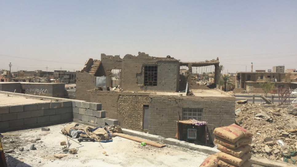 Le quartier d'Al Aramil, Ramadi, est fortement endommagé. De nombreuses maisons ont été détruites par des bombes.