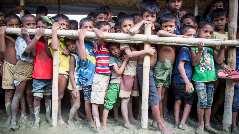 Scènes de la vie quotidienne et distribution de nourriture au camp de réfugiés d'Unchiprang. 