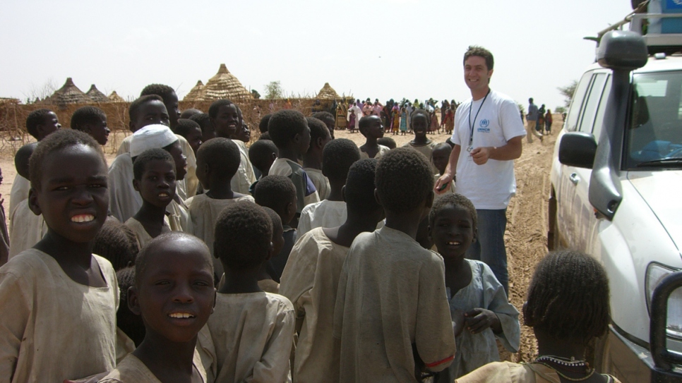 Transfert de réfugiés tchadiens depuis la frontière entre le Soudan et le Tchad dans le Darfour occidental vers le camp de réfugiés de Mornei. Juin 2007.