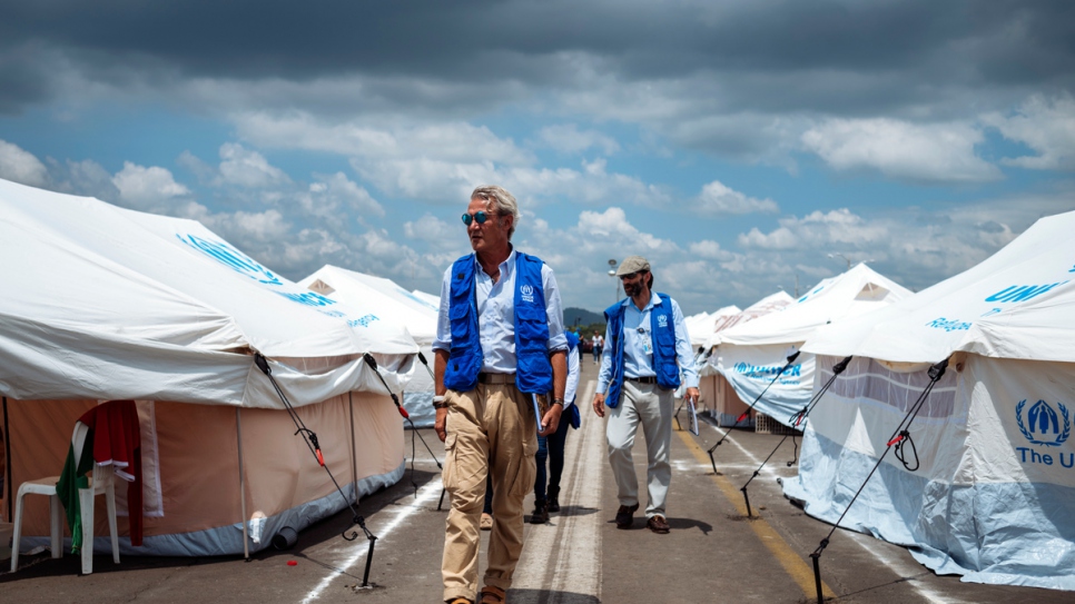 As UNHCR's Principal Emergency Coordinator, Roberto Mignone walks through a camp for earthquake survivors in Portoviejo, Ecuador in April 2016.