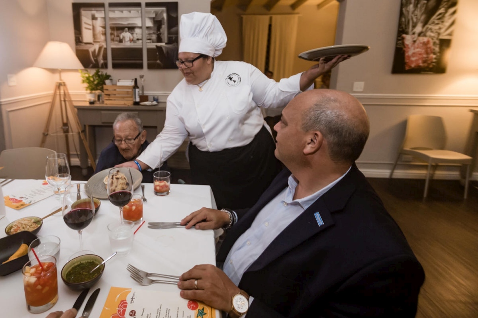 Panama. Panamanians and foreigners enjoy dishes prepared by refugee cooks with local renowned chefs for World Refugee Day