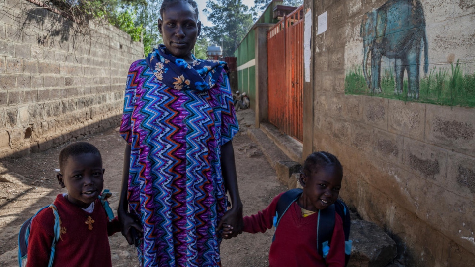 Ariat, réfugiée sud-soudanaise en Éthiopie, ne pouvait pas inscrire sa fille à l'école parce qu'elle n'avait pas d'acte de naissance. 