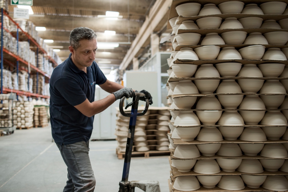 Duret at work in the Matt Ceramica Factory, Batalha.