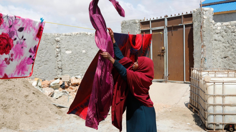The dyed fabric is hung to dry before being taken to Kismayo market. 