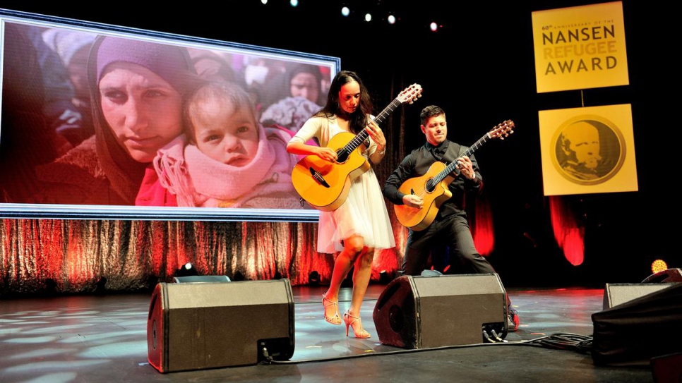 The Mexican acoustic guitar duo Rodrigo y Gabriela performs at the 2014 Nansen Refugee Award ceremony.
