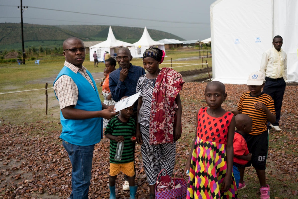 Uganda. Congolese and Rwandese refugees in Oruchinga at UNHCR verification centre.