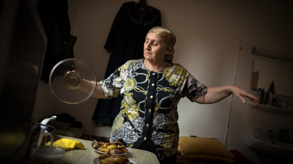 Asira Khasalieva est originaire de Tchétchénie. Elle vit à Ute Bock Haus depuis trois ans. 