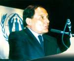 M. Adel Imam, ambassadeur de bonne volonté de l'UNHCR, au Caire, en Egypte, en juin 2002. 