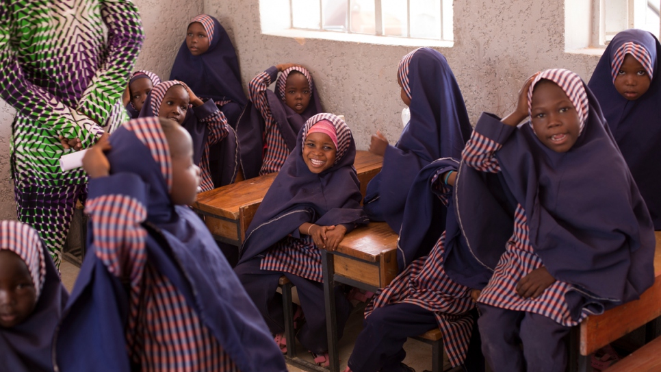 Une classe de jeunes filles à la deuxième de deux écoles de la Fondation islamique des prouesses futures à Maiduguri.  
