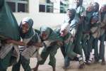 طالبات مدرسة "مؤسسة براعة المستقبل الإسلامية" خلال حصة الرياضة البدنية في مايدوغوري، ولاية بورنو، نيجيريا.  

