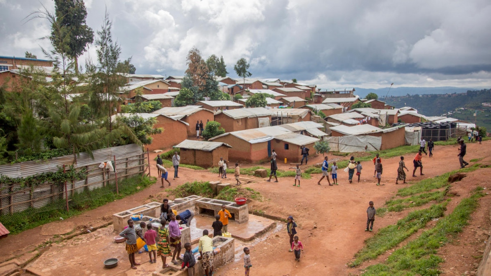 Congolese refugee children in Gihembe in Rwanda during the recent visit by UN refugee chief Filippo Grandi.