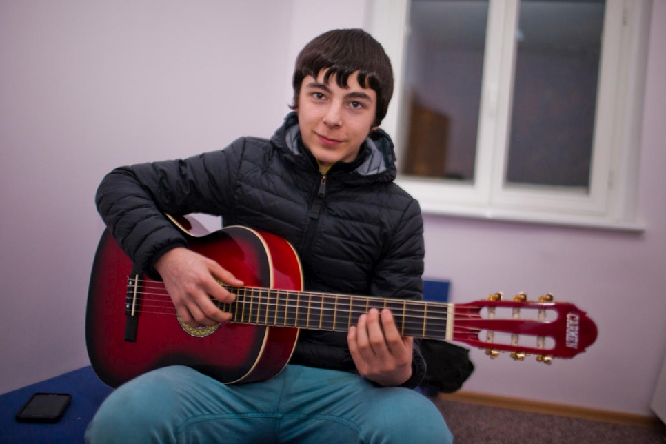 مهدي، 14 عاماً، من الشيشان، انتقل مؤخراً إلى غدانسك مع والدته.