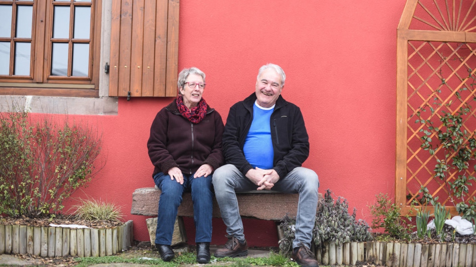  The first time Pierre and Denise met their new neighbours, they said hello and gave the children sweets. "Everything has gone well since then."