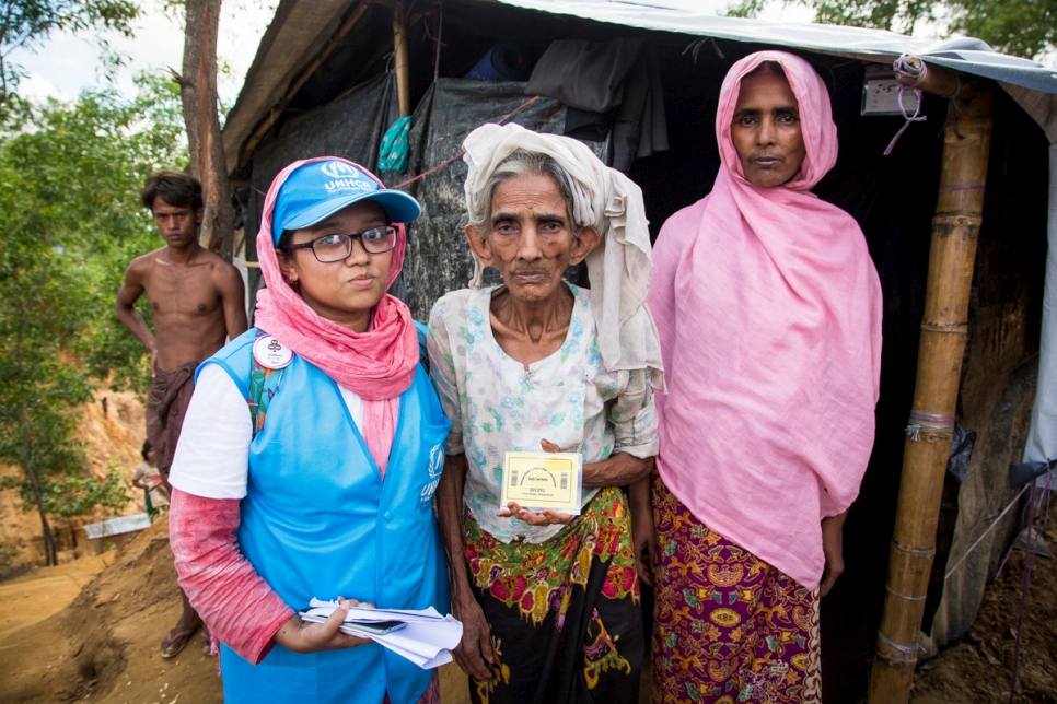 Bangladesh. UNHCR teams gather data to help Rohingya refugees
