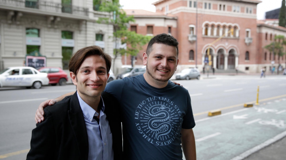 « Les Argentins sont des gens très chaleureux », dit Tony qui prévoit de demander sa naturalisation. Tony fait partie des 3 000 Syriens que l'Argentine s'est engagée à accueillir. 