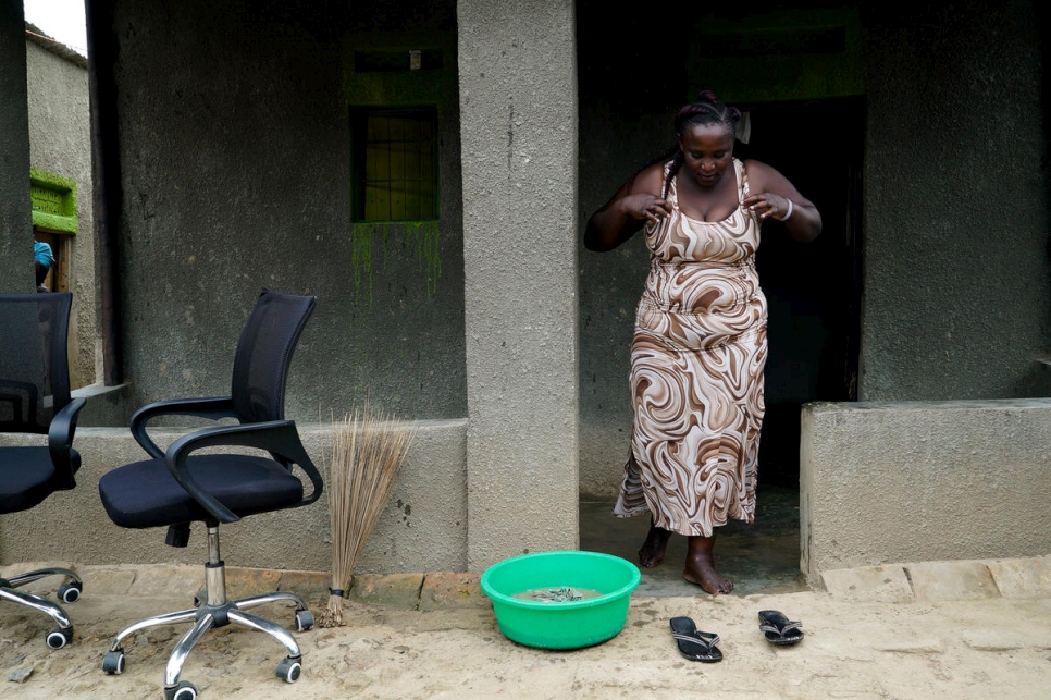 بعد هروبها من خاطفيها، فرت جينيفر في عام 2011 من جمهورية الكونغو الديمقراطية إلى أوغندا. 