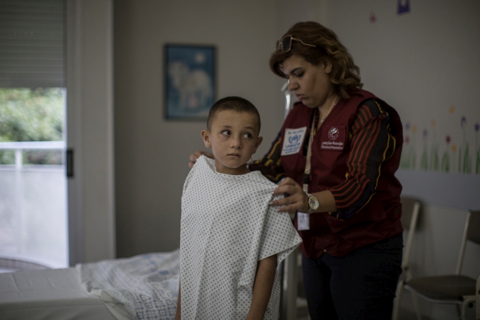 محمد ينتظر أن يتم فحص طوله ووزنه في مستشفى ساكر كوور في الحازمية.
