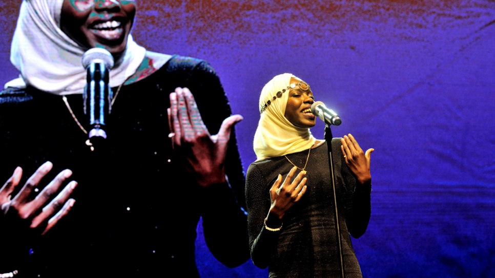 The reigning World Poetry Slam Champion, Emi Mahmoud, performs at the 2016 Nansen Refugee Award ceremony.