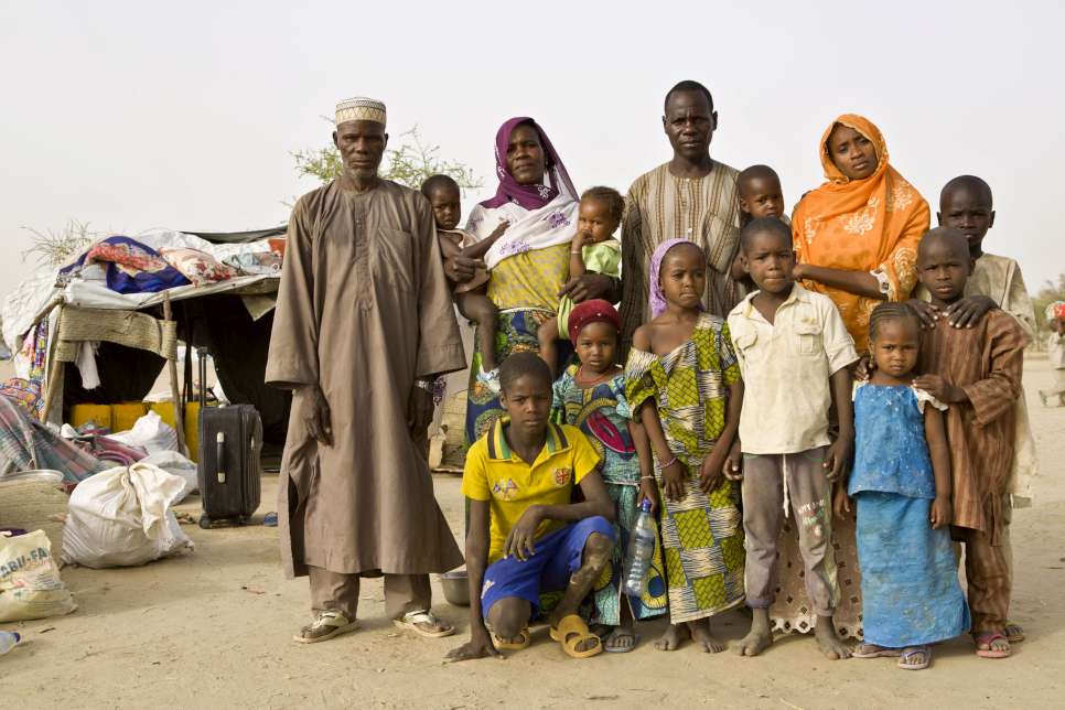 Des réfugiés nigérians arrivent au camp de Sayam Forage, à une heure de route de Diffa. Ils ont passé plusieurs mois, avec une aide limitée, dans l'installation de Gagamari, sur la Route nationale 1. 