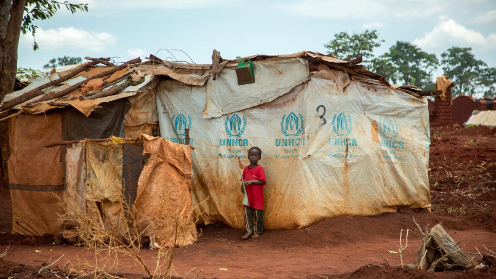 De nombreux demandeurs d'asile congolais au camp de réfugiés de Nyarugusu, en Tanzanie, sont hébergés dans des abris temporaires, et même plusieurs mois après leur arrivée. 