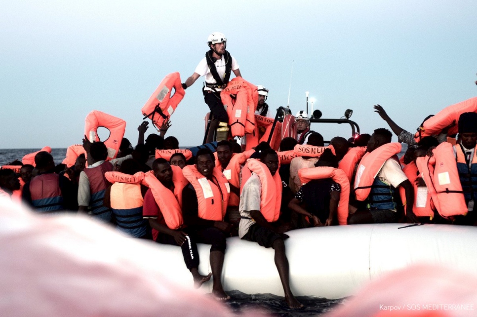 Des survivants secourus en Méditerranée par l'Aquarius, un navire de recherche et sauvetage qui est géré par les ONG Médecins Sans Frontières et SOS Méditerranée. 