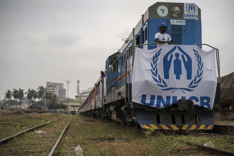 The train engine, pulling several carriages, heads out of Kinshasa carrying former Angolan refugees. They will take approximately 36 hours to reach the Angolan border by train and bus under UNHCR's voluntary repatriation programme.