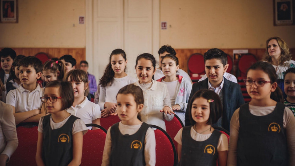 Sam and Sara take part in choir practice. 