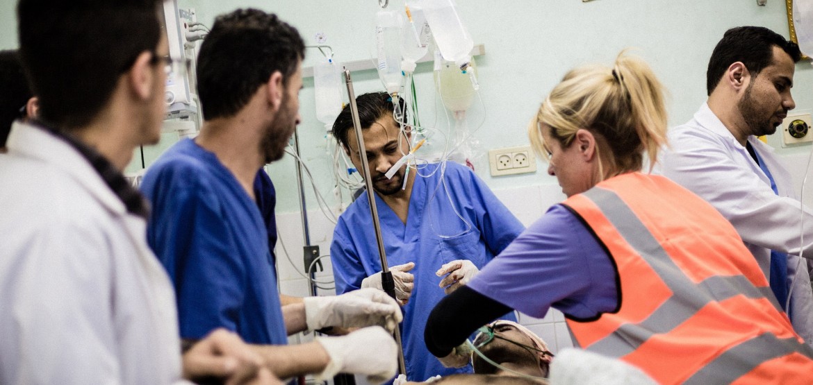 Gaza: cirurgiões e material médico chegam a Gaza para atender necessidades médicas devastadoras
