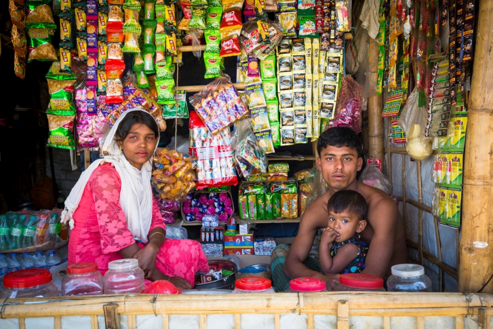 Bangladesh. Rohingya traders open for business