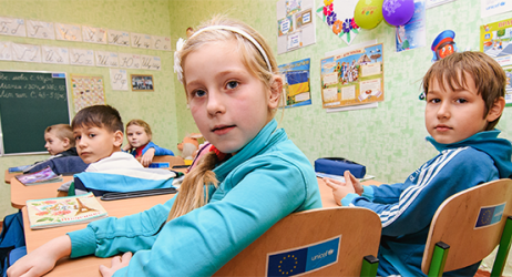 Ukraine: a day at school for children living on the frontline