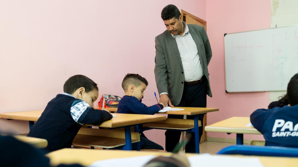 يخطط عبد الله لتوسيع التعاونية لتشمل مدرسة ابتدائية وثانوية.