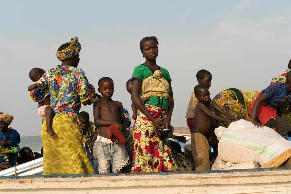 Women and children finally reach Sebagoro by boat.