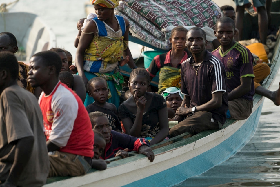 خلال الأسبوع الماضي، عبر أكثر من 22,000 كونغولي بحيرة ألبرت إلى أوغندا في ثلاثة أيام. 