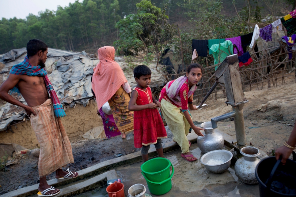 Bangladesh. Arrival of new Rohingya refugees after the 9 October 2016 violence