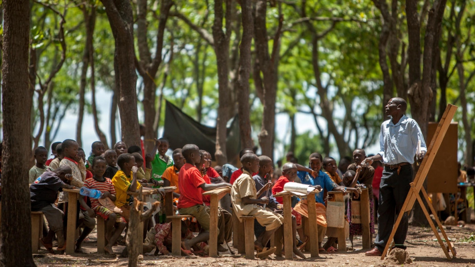 Le mauvais temps peut mettre fin à la classe à l'école primaire de Furaha. 