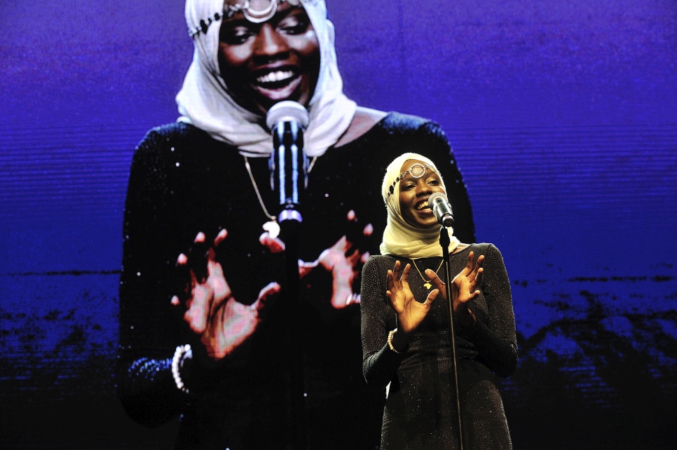 The reigning World Poetry Slam Champion, Emi Mahmoud, performs at the 2016 Nansen Refugee Award ceremony.