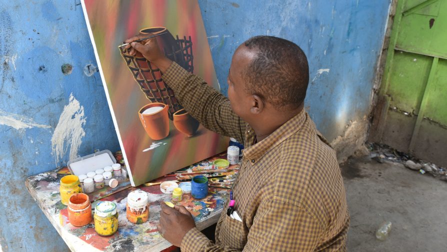 Somali refugee uses his artistic skills to earn a living