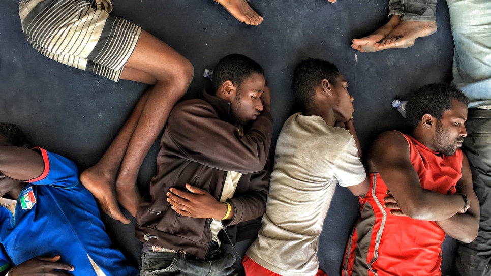 En Libye, réfugiés et migrants se retrouvent pris dans une spirale de violence, de maltraitance et d'exploitation. 